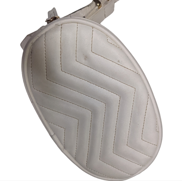 Women's White Quilted Chevron Faux Leather Fanny Pack Belt Bag🤍 - Picture 3 of 8